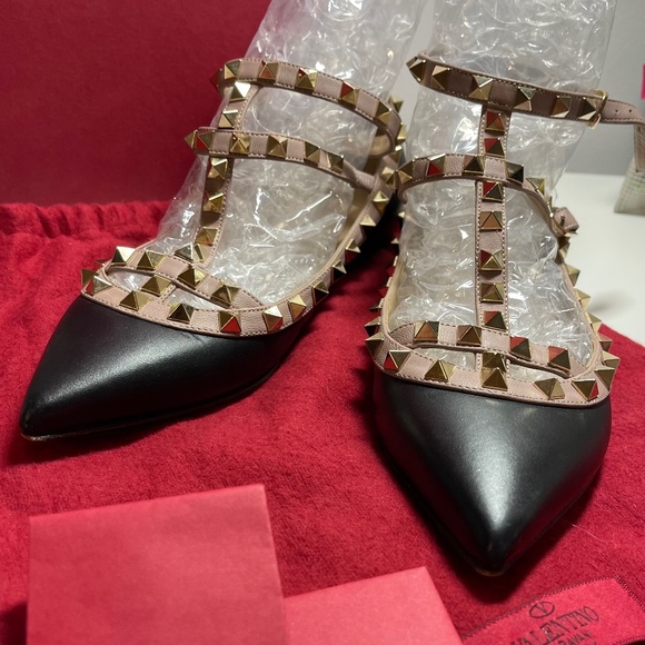 VALENTINO ROCKSTUD PUMPS IN BLACK PATENT LEATHER - Picture 7 of 7